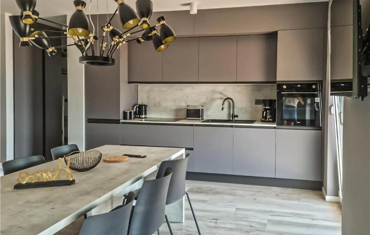 Beautiful Apartment In Okrug Gornji With Outdoor Swimming Pool And 3 Bedrooms Trogir