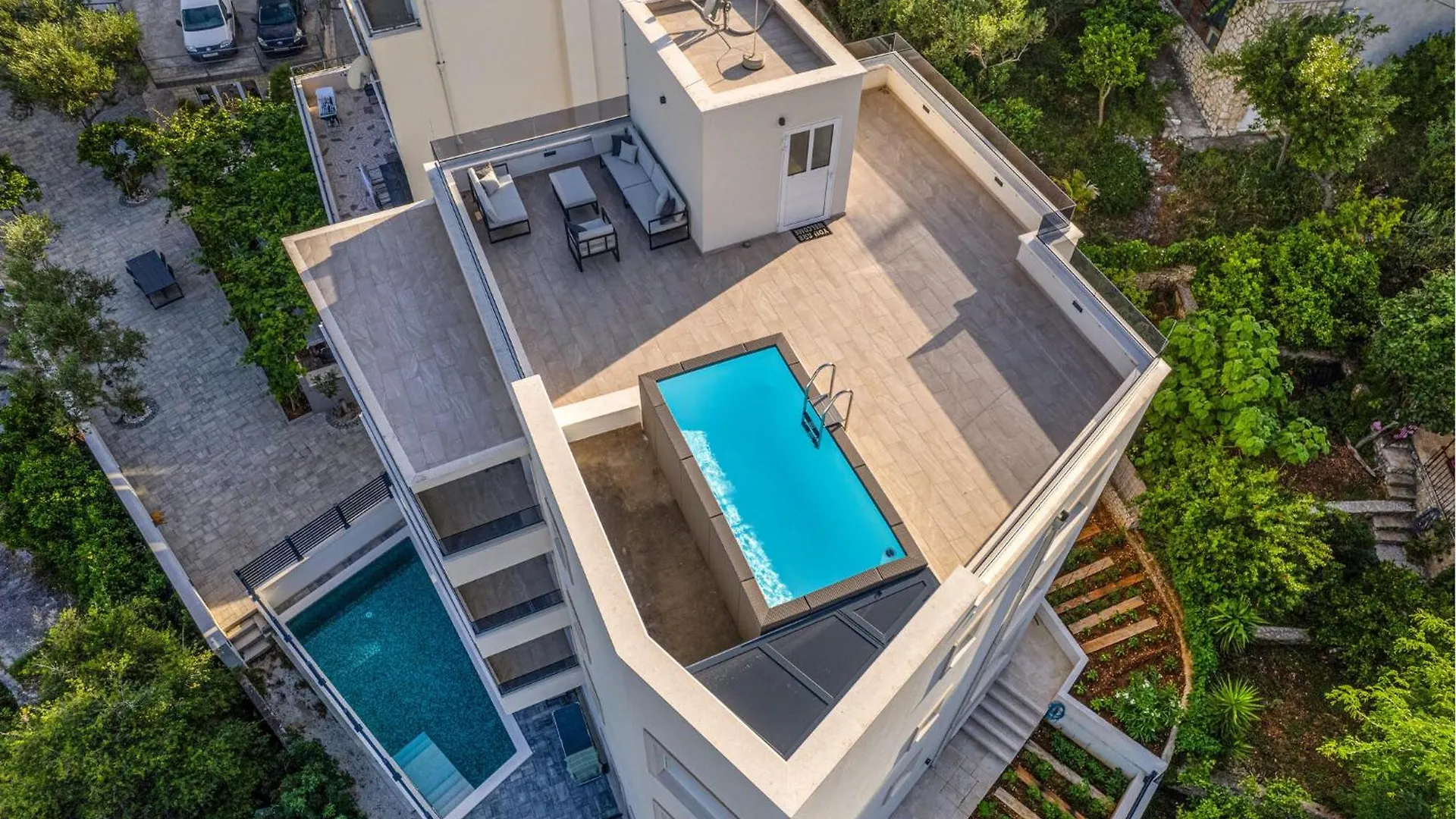 Beautiful Apartment In Okrug Gornji With Outdoor Swimming Pool And 3 Bedrooms Trogir