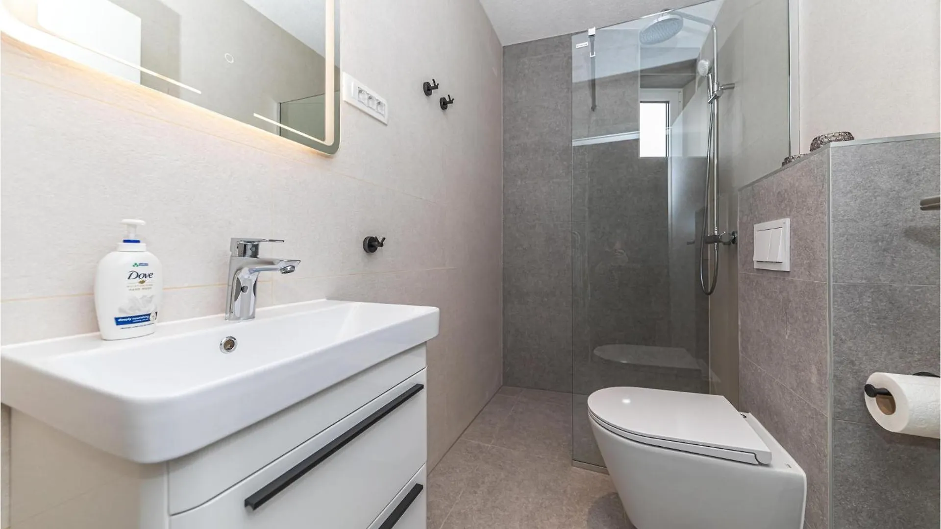 Beautiful Apartment In Okrug Gornji With Outdoor Swimming Pool And 3 Bedrooms Trogir Croatia