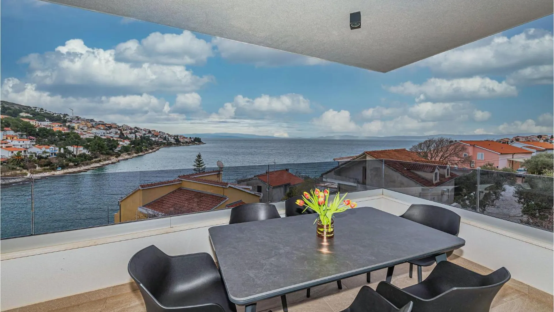 Beautiful Apartment In Okrug Gornji With Outdoor Swimming Pool And 3 Bedrooms Trogir