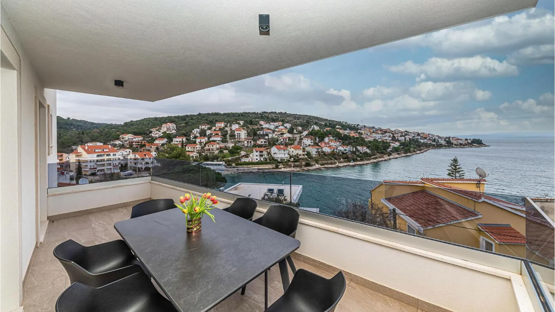 Beautiful Apartment In Okrug Gornji With Outdoor Swimming Pool And 3 Bedrooms Trogir