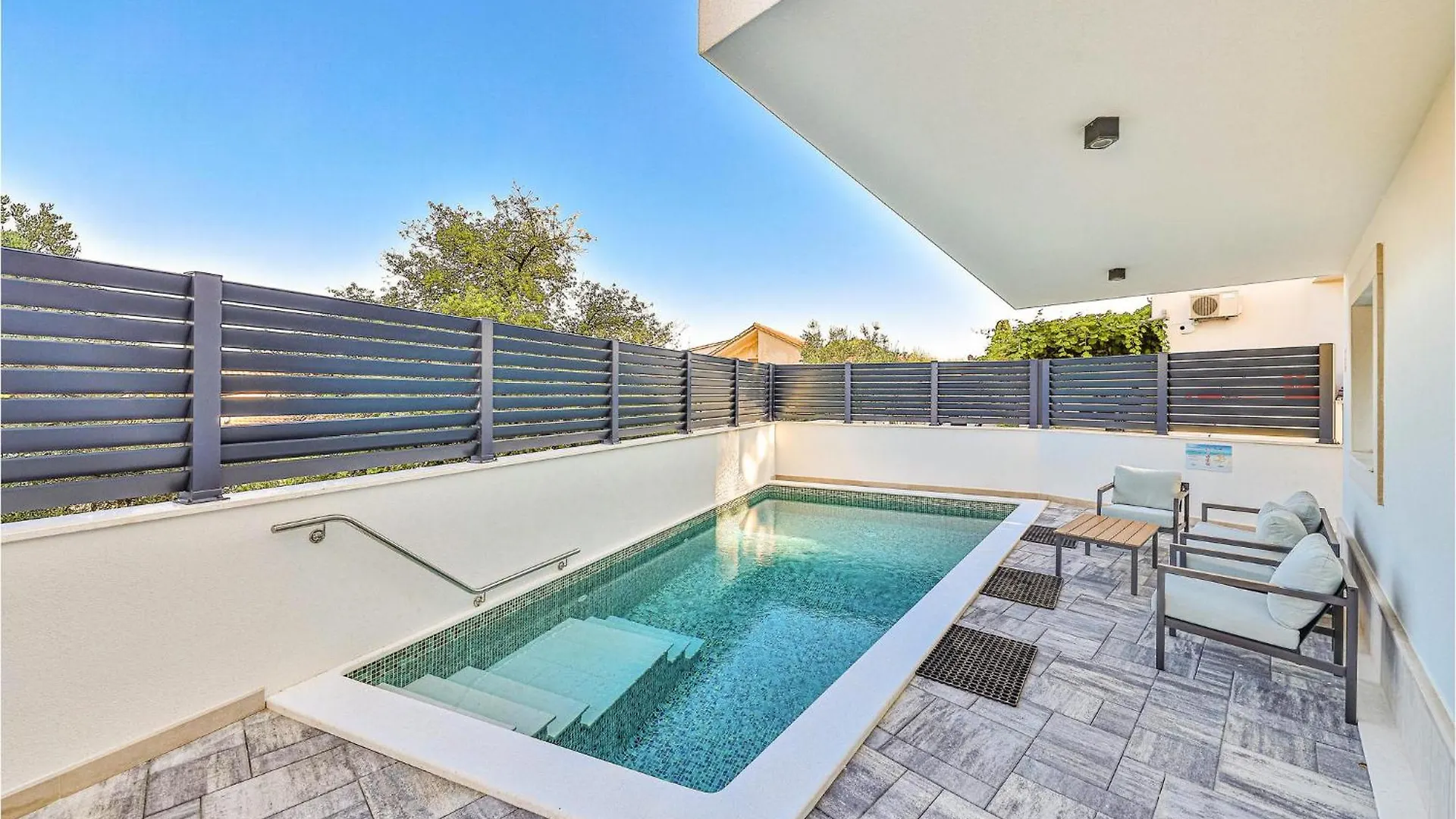 Beautiful Apartment In Okrug Gornji With Outdoor Swimming Pool And 3 Bedrooms Trogir