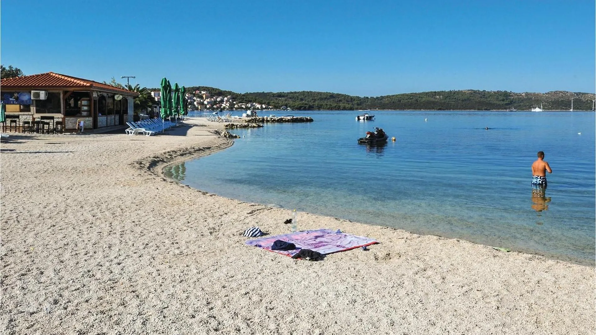 Beautiful Apartment In Okrug Gornji With Outdoor Swimming Pool And 3 Bedrooms Trogir 0*,  Croatia